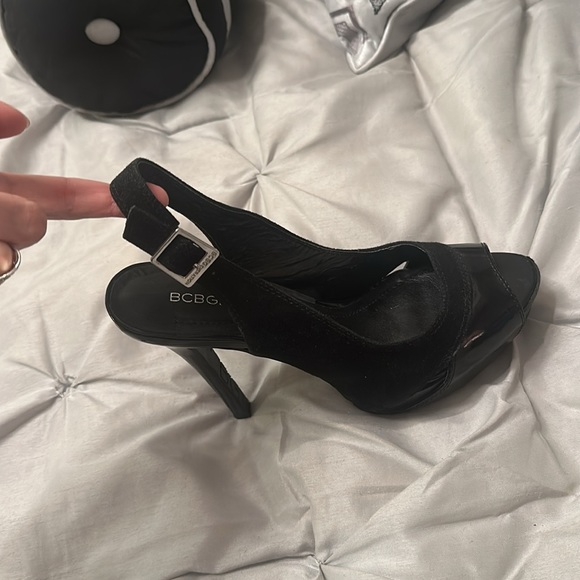 Amazing BCGB like new velvet and leather heels - Picture 4 of 4
